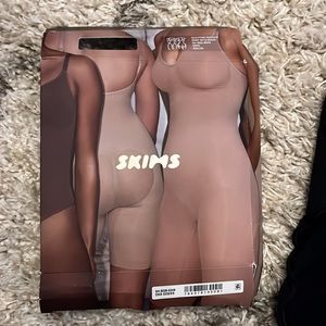 Skims sculpting bodysuit brief w/ snaps. Onyx. Black. Size xxs/xs. New.